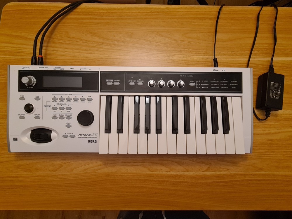 KORG MICRO X Synthesizer Digital 25 Key Synth keyboard -EXCELLENT