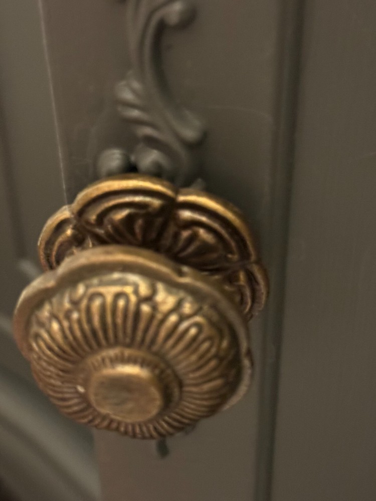 LOT 2; Antique-Brass Backplate Pulls Door Drawer Knobs Handle Furniture Hardware