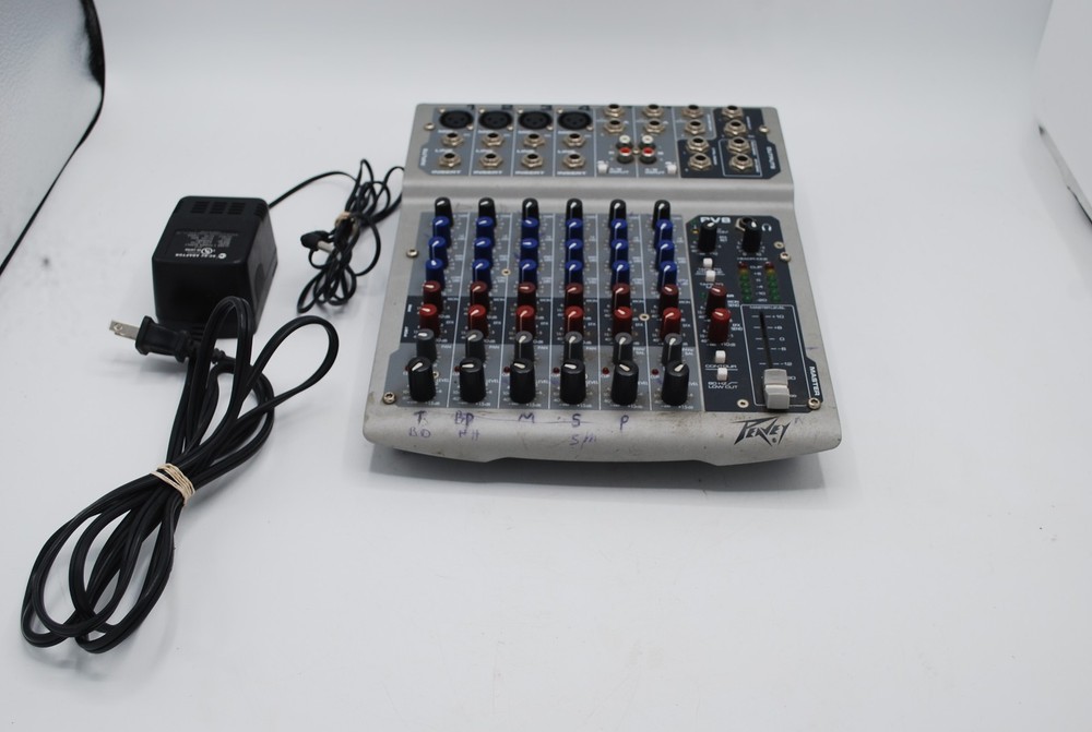 PEAVEY PV8 MIXER POWERS ON