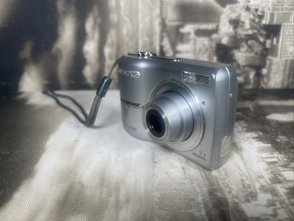 Olympus Digital Camera FE-210 7.1MP Silver Tested. AA Batteries Required.