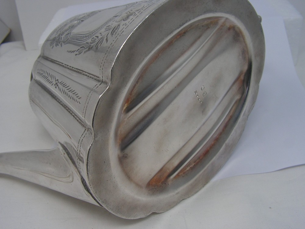 ANTIQUE DECORATIVE VICTORIAN SILVER PLATED TEAPOT