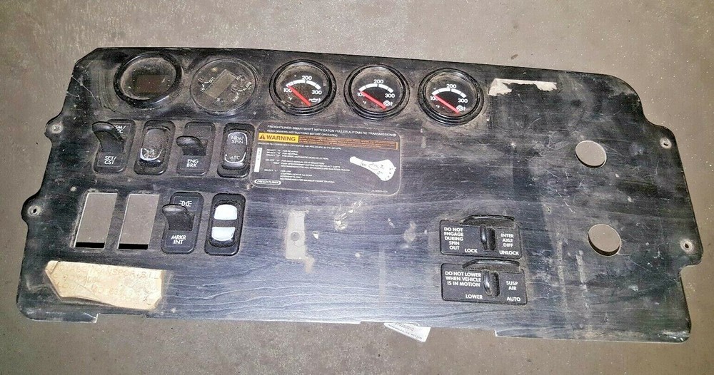 FREIGHTLINER DASHBOARD PANEL CLUSTER A06-40924-000 / X73661