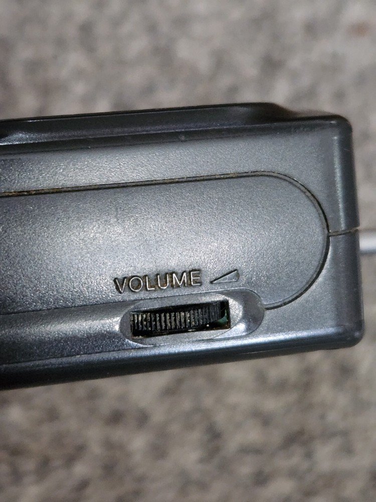 Vintage Memorex Pocketvision 29 Powers On