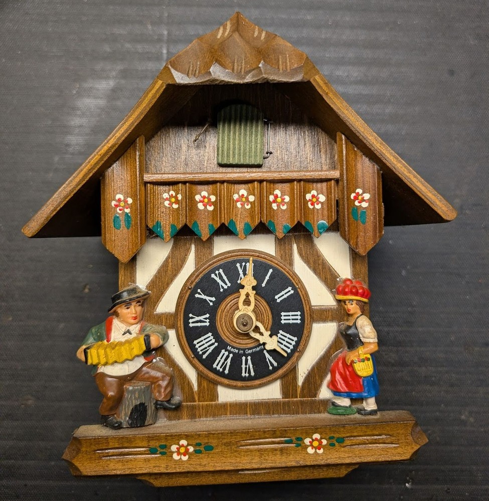 D.Hönes Chalet Style Cuckoo Clock