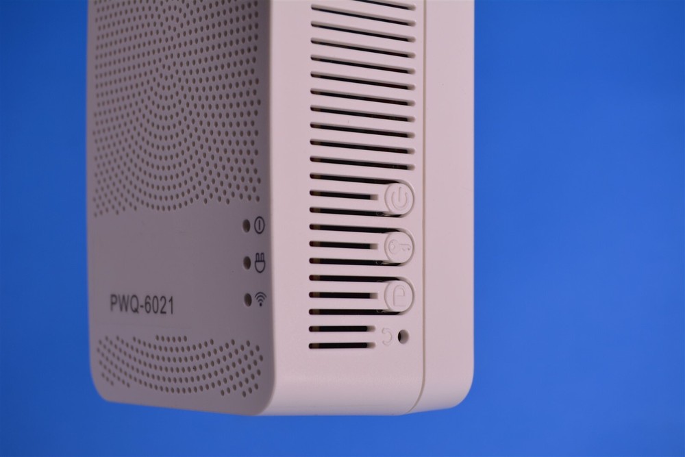 2 Zinwell PowerLine 1 Gbps Internet Wi-Fi Extender Long Distance Solution Kit
