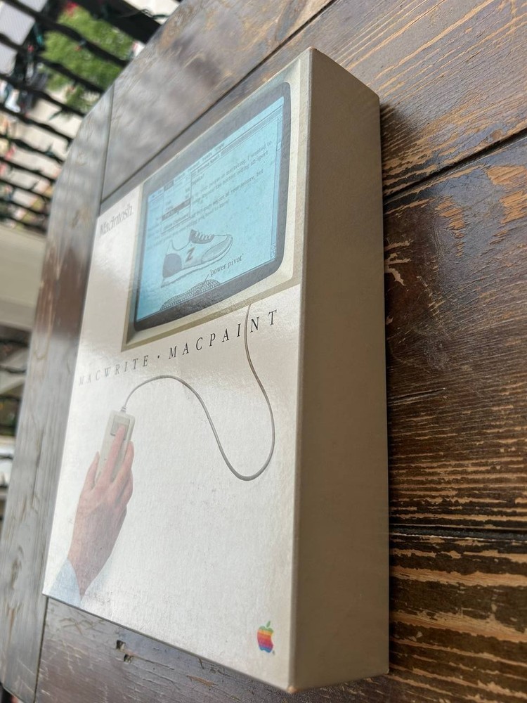 Apple Macintosh MacWrite. MacPaint. Mac software 1984 128K