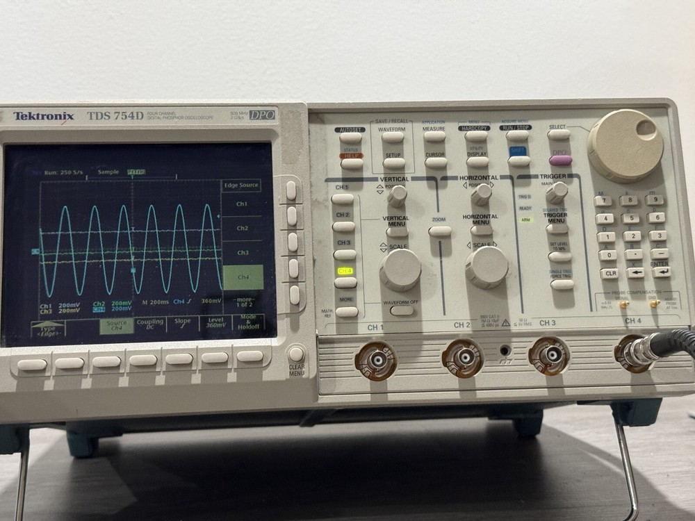 Tektronix TDS754D Digital Oscilloscope