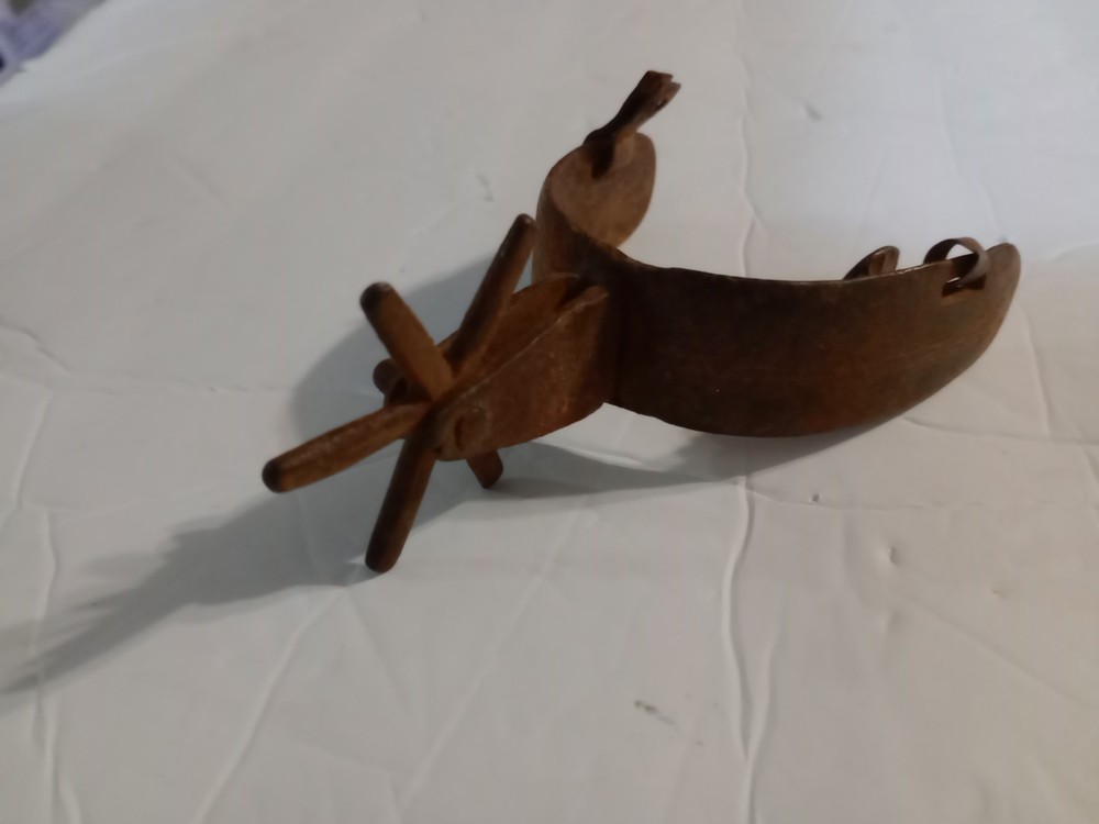 Antique Single Old West Cast Iron Boot Spur with Six Point Rowel Rusty