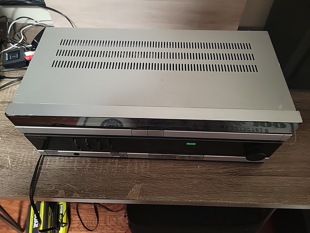 Magnavox amplifier with tuner