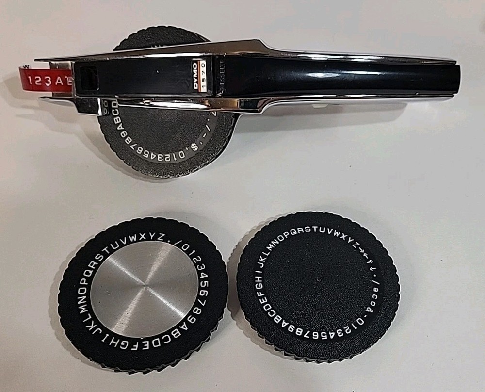 Dymo Model 1570 Manual Dial Type Label Maker Complete With Travel Case
