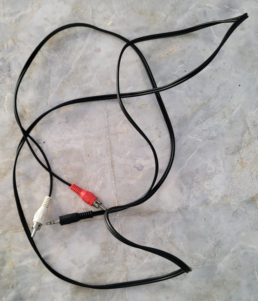 NEW High Quality  AUX to RCA Cable (69")