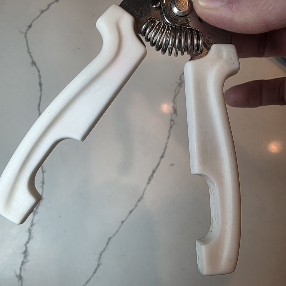 Pampered Chef Multi-Purpose Kitchen Shears/Scissors White 1075 NO HOLDER