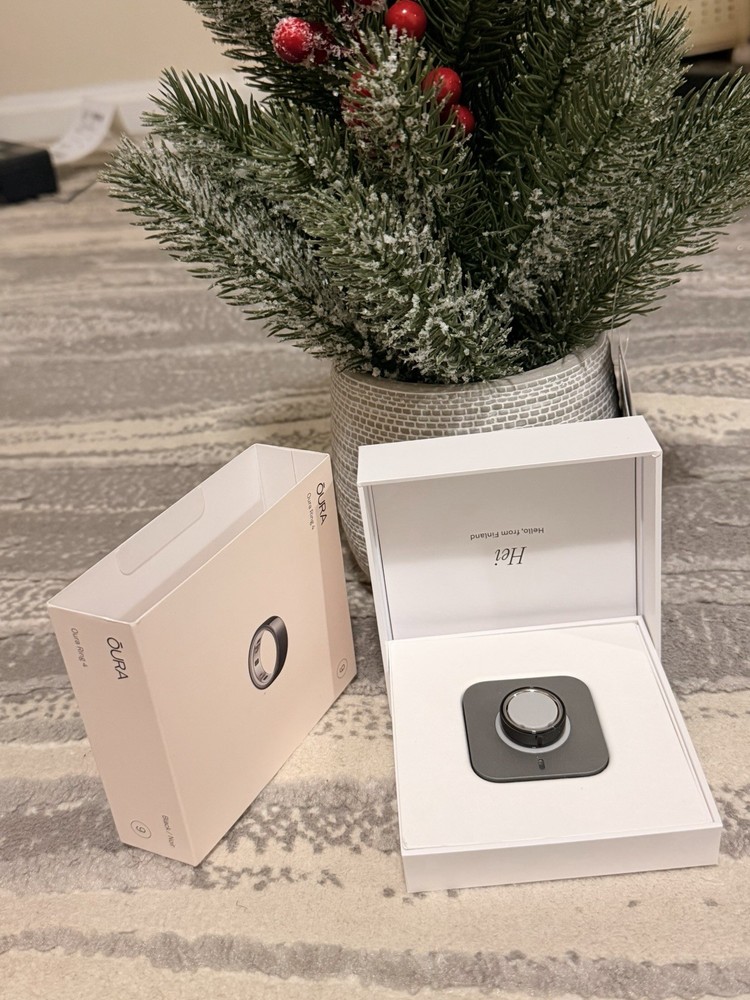 Oura Ring 4 Black - Size 9