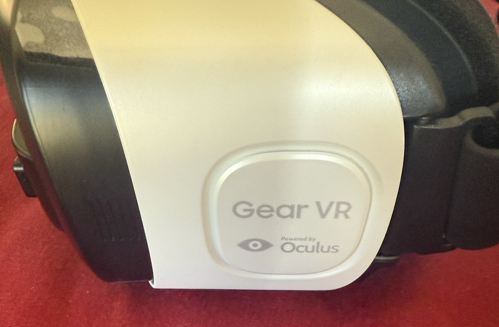 Samsung Gear VR Headset with Adjustable Strap