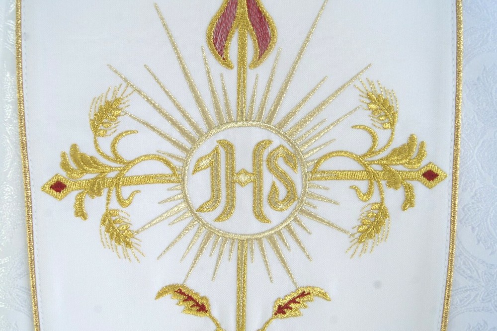 CHASUBLE White Gothic Chasuble, damask, embroidery