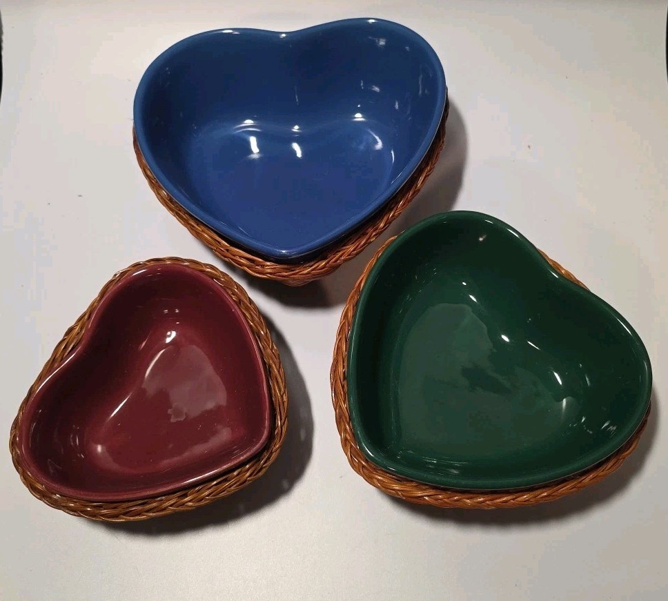 Three Heart Shaped Ceramic Stackable Bowls In Wicker Baskets Blue Green Red