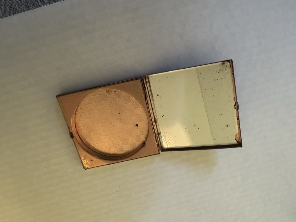 Volupte Vintage Compact (empty)