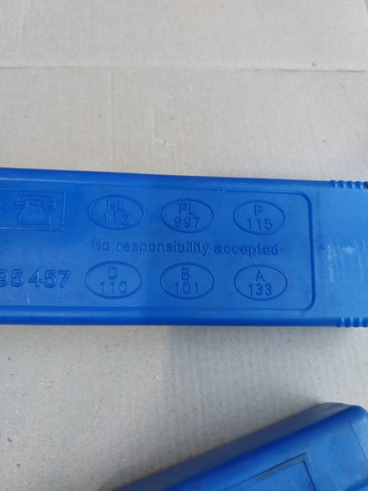 BMW 1 3 5 Series E46 E60 E61 E87 E90 E91 Warning Triangle Blue Container 1095457