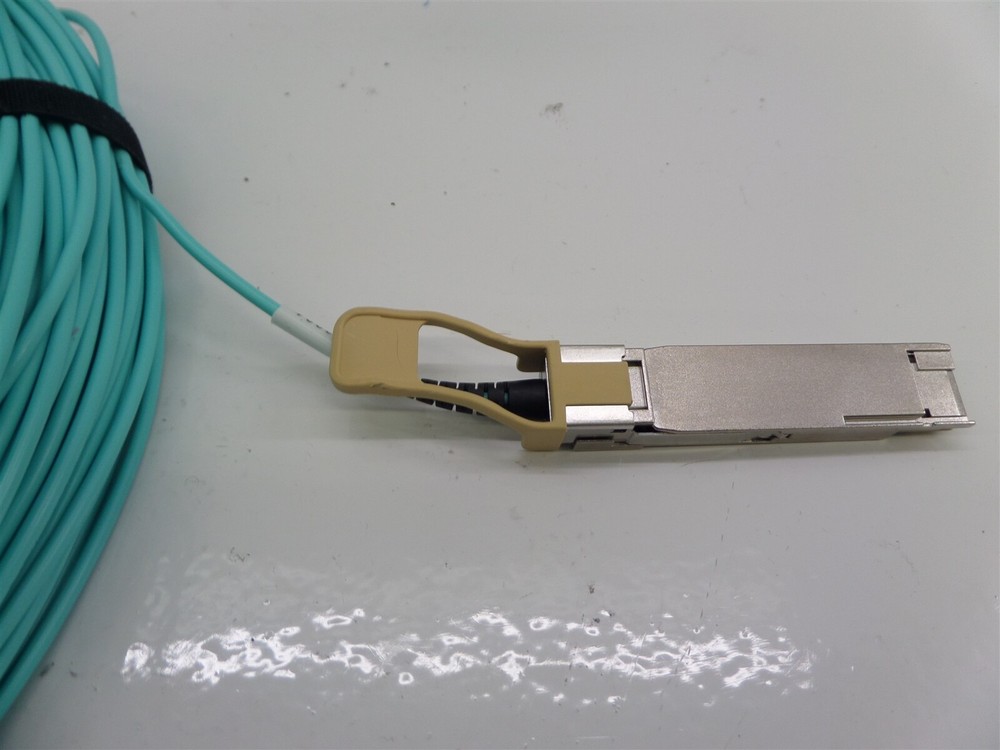 Hisense DEF8504-2CA0 Active Optical Cable - 100m