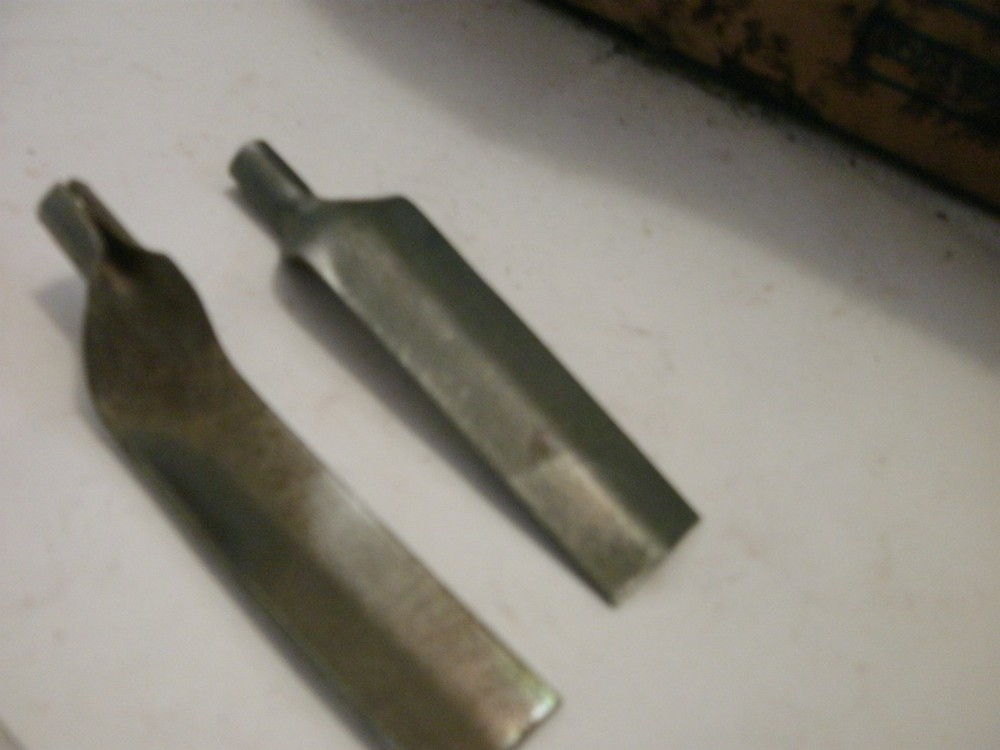 SPEEDOMETER OR TACHOMETER GAUGE RETAINER BRACKET MGB MIDGET SPRITE TR6 TR250