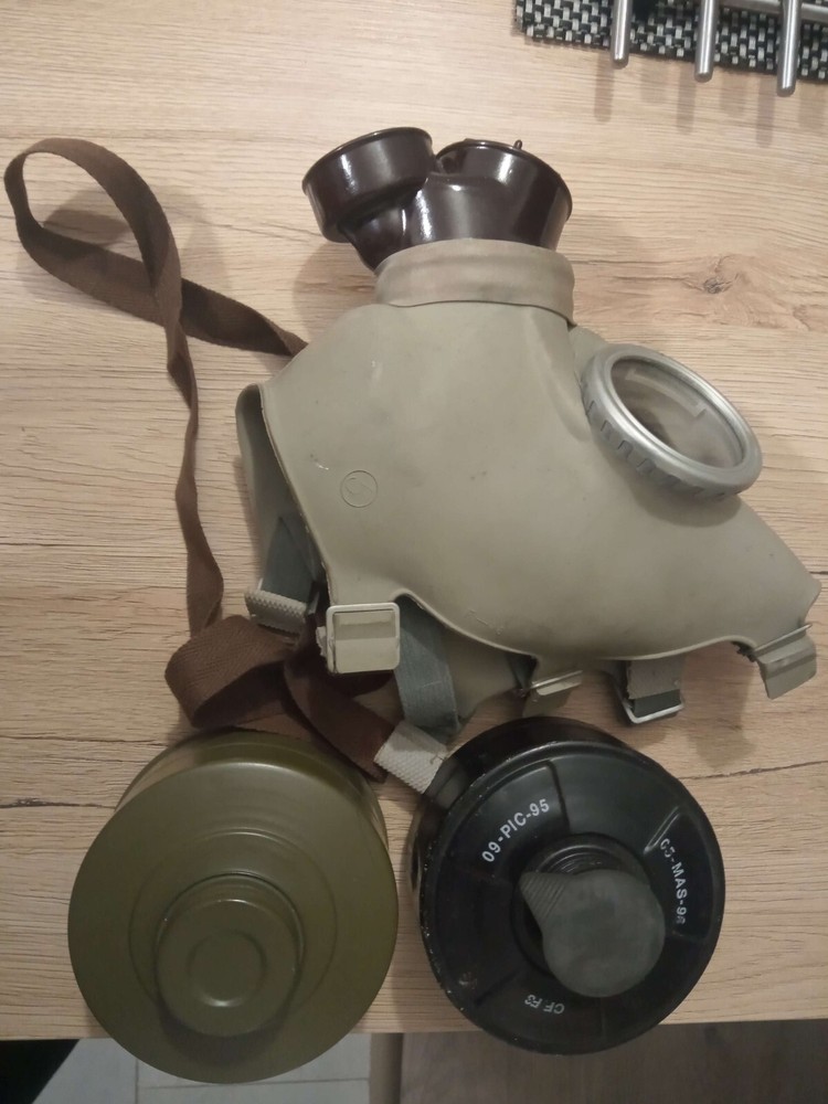 ORIGINAL SOVIET ERA SIZE GAS MASK SIZE 5
