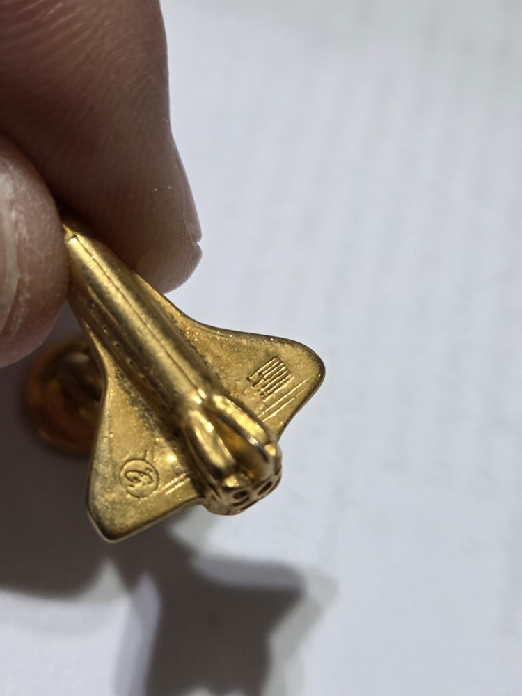 Vtg Space Shuttle 3D Gold Tone Lapel Pin