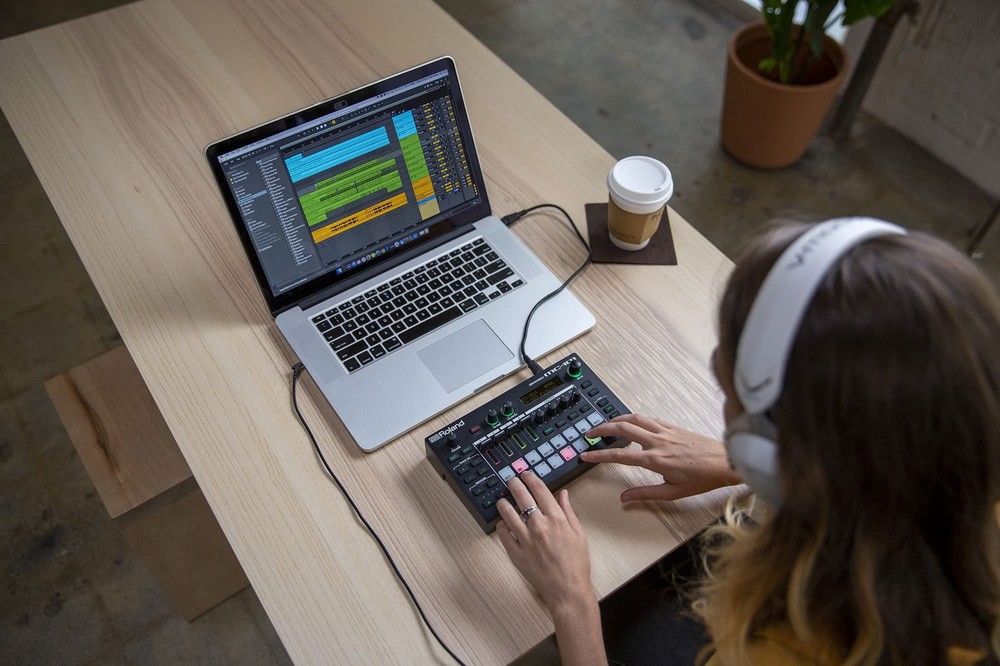 Roland GROOVEBOX MC-101