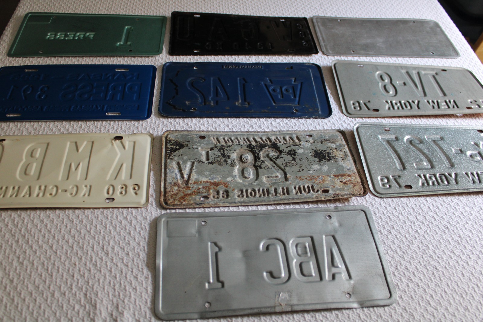 COLLECTION OF (9) NEWS/MEDIA/TV/RADIO PRESS LICENSE PLATES FROM VARIOUS STATES