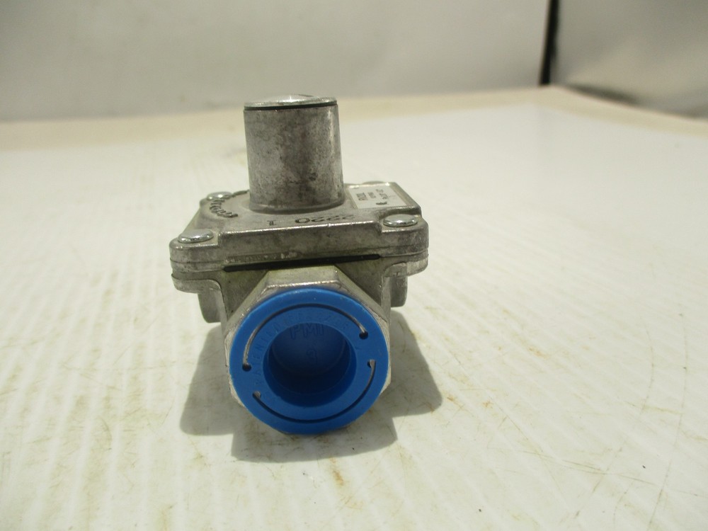 NEW MAXITROL RV20L GAS PRESSURE REGULATOR 3/8"