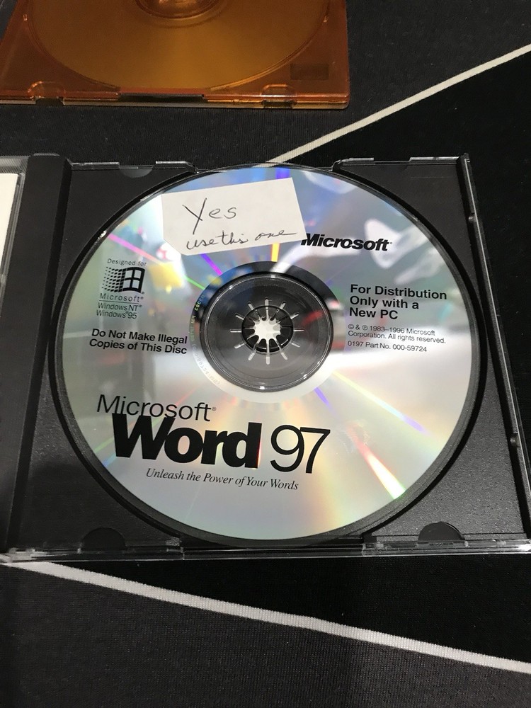 Windows95 Lot5 CD-ROM MicrosoftWord97 Bookshelf CreativeWrite2 3dFont TypingTeac
