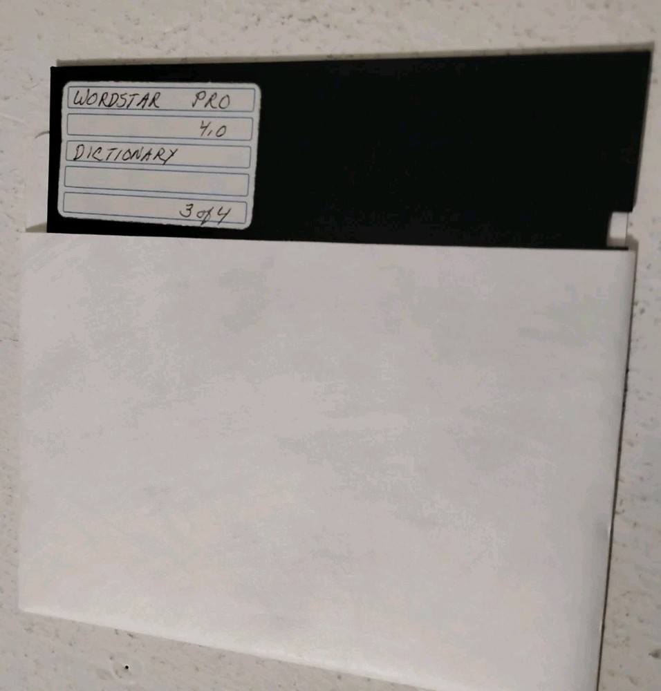 WordStar Pro 4.0 CP/M 4-Disk Set Program Install Dictionary Tutor + K-PRO Case