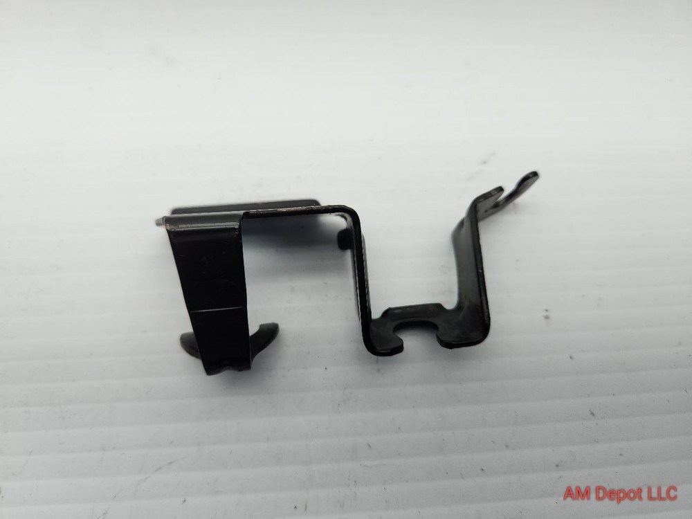 2009 BMW 135i 128i E82 E88 Front Left ABS Sensor Cable Holder / Bracket 6770629