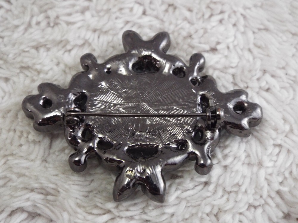 Gunmetal Blue Green Pin (D66)