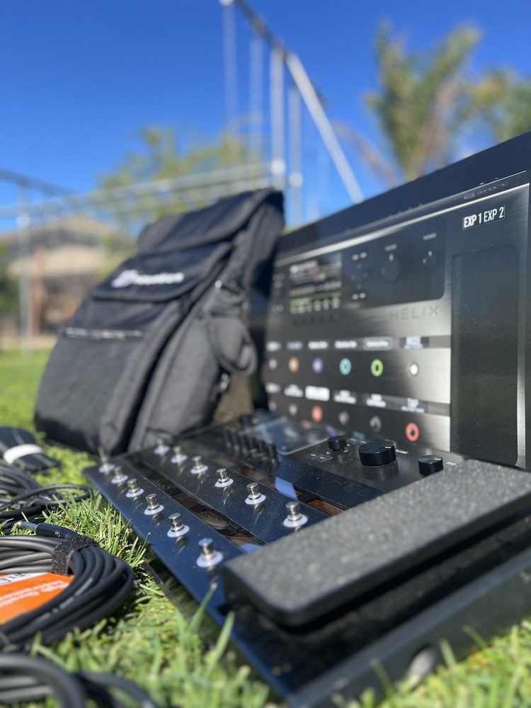 Line 6 Helix Guitar Processor w/Novation Backpack + Cables (Box Included)