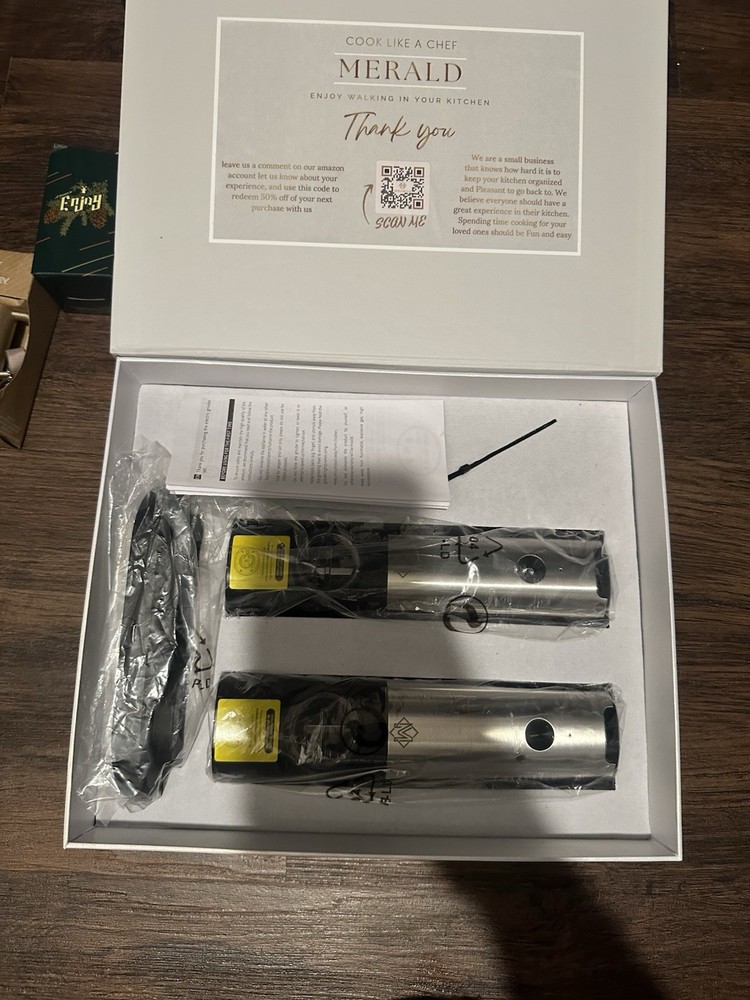 Salt and Pepper Grinder Set - 2 Pack - Refillable Pepper Mill Salt Grinder