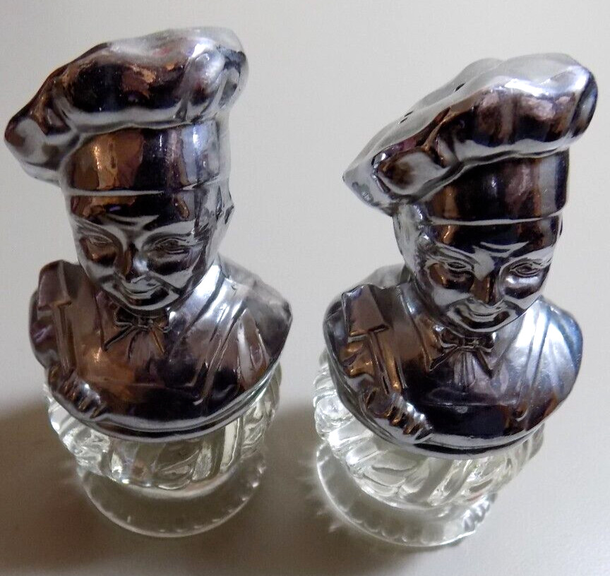 VINTAGE SILVER PLATE CHEF SALT & PEPPER SHAKER SET GREAT CONDITION FREE SHIP