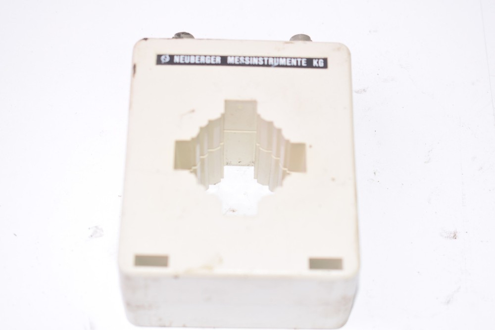 Neuberger Messinstrumente KG A 600/5 50/60 Hz 0,5/3 kV Current Sensor Transforme