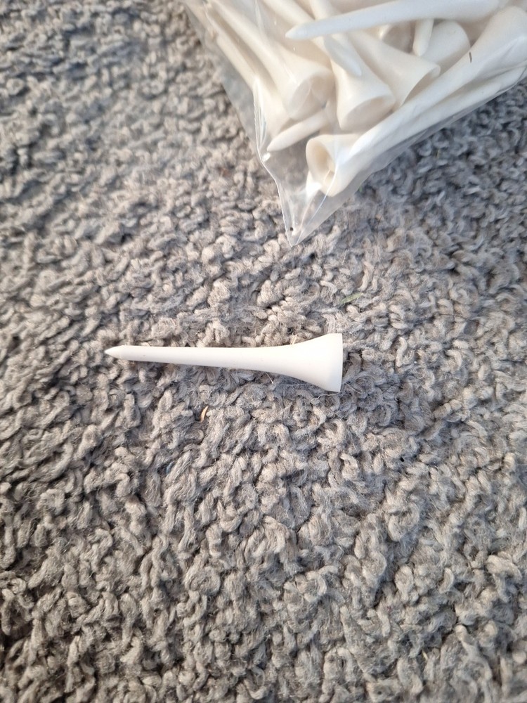 100 2" Plastic Golf Tees