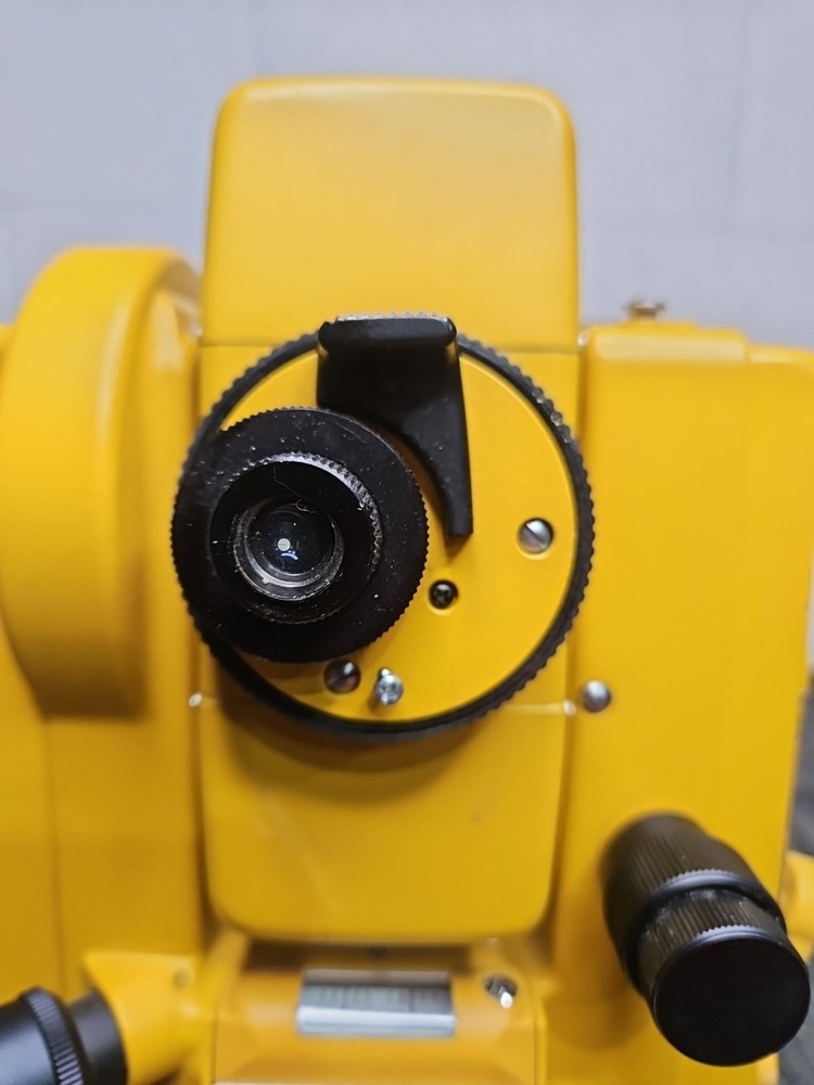 Topcon GTS-3B Total Station + Case - READ