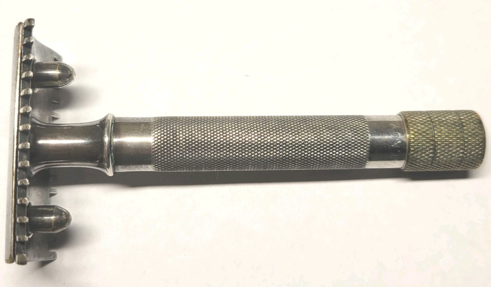 GILLETTE SINGLE RING RAZOR (1906) "OLD TYPE", WITH CASE. RARE. SERIAL # 494571