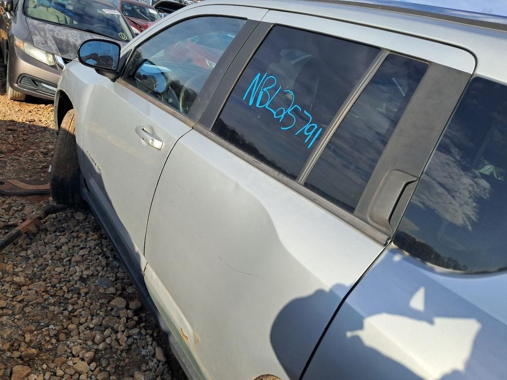 COMPASS 2011 Glove Box 4893478