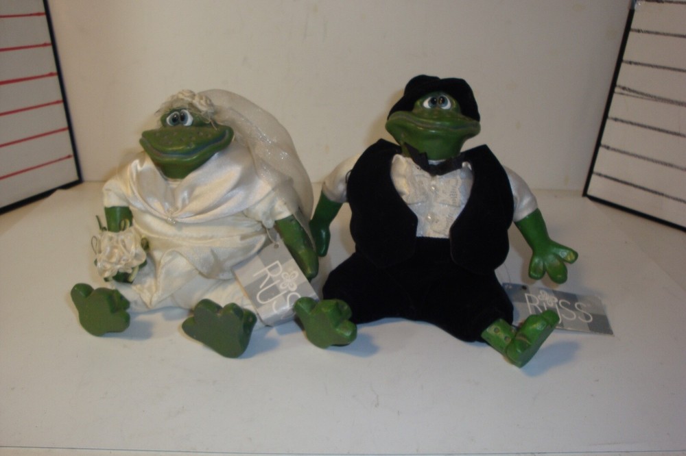Mr. And Mrs.Pondhopper figures with tags