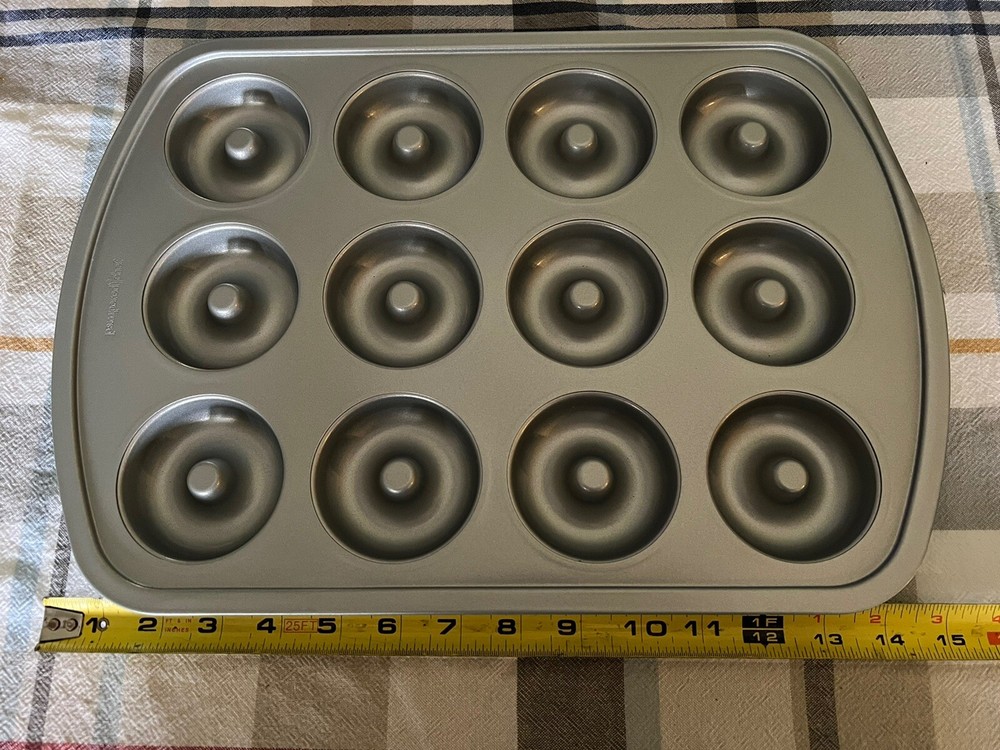 Pampered Chef Donut Pan Makes 12 Donuts ~ Teal Back