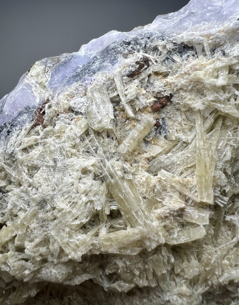 1086 Gr. Fluorescent Strong Persistent Phosphorescence Hackmanite W/ Richterite
