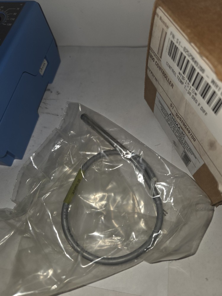 NEW GENUINE JOHNSON CONTROLS A350AA-3C TEMPERATURE CONTROL MODULE W/ SENSOR