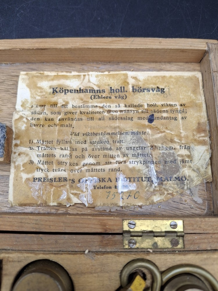 Antique CEREAL SCALE box with weights