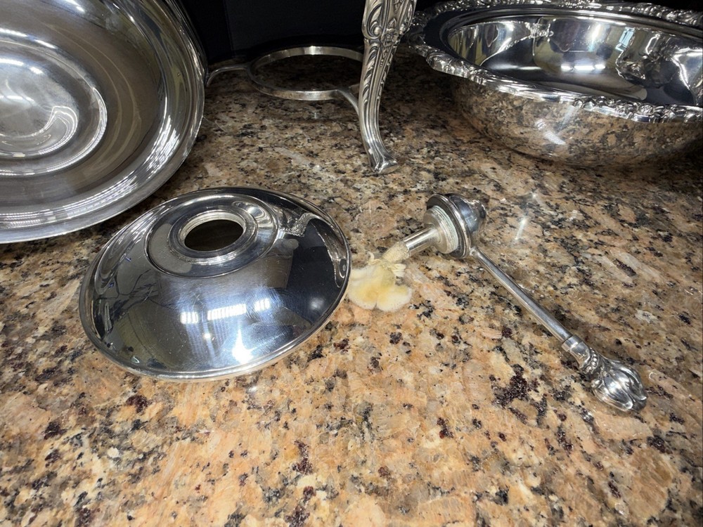 Heritage pattern by 1847 Rogers Bros, 8 1/2 Chafing Dish