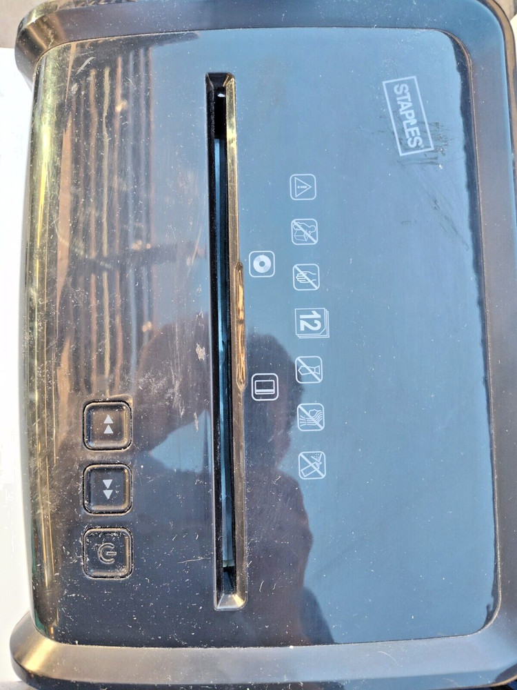 Staples Mailmate M7 Shredder Model SPL-TXC12M7A Card/CD/Document Shredder