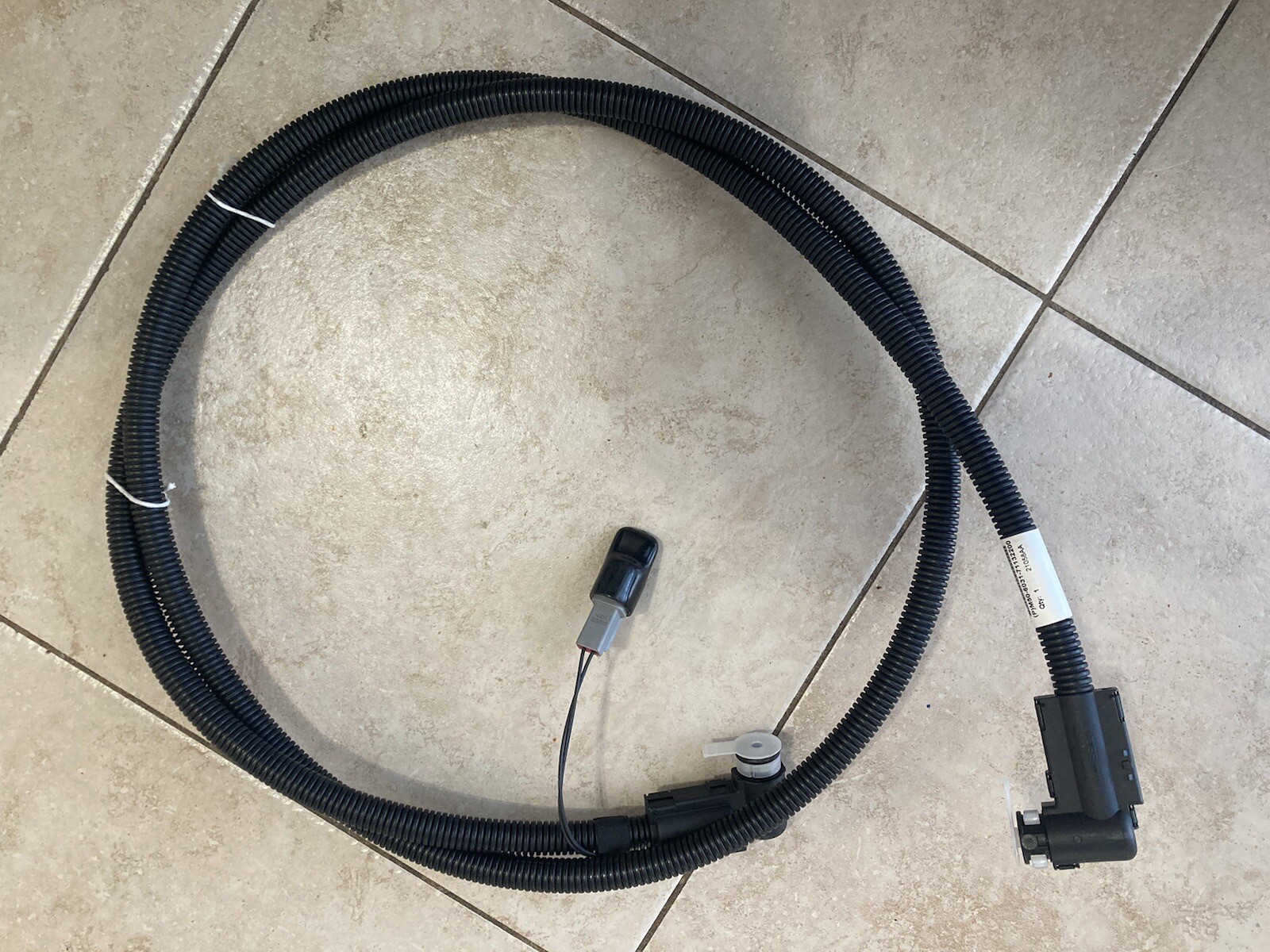 OEM PACCAR M50-6031-71132200 HOSE ASSY-HTD DEF PRESS Kenworth Peterbilt