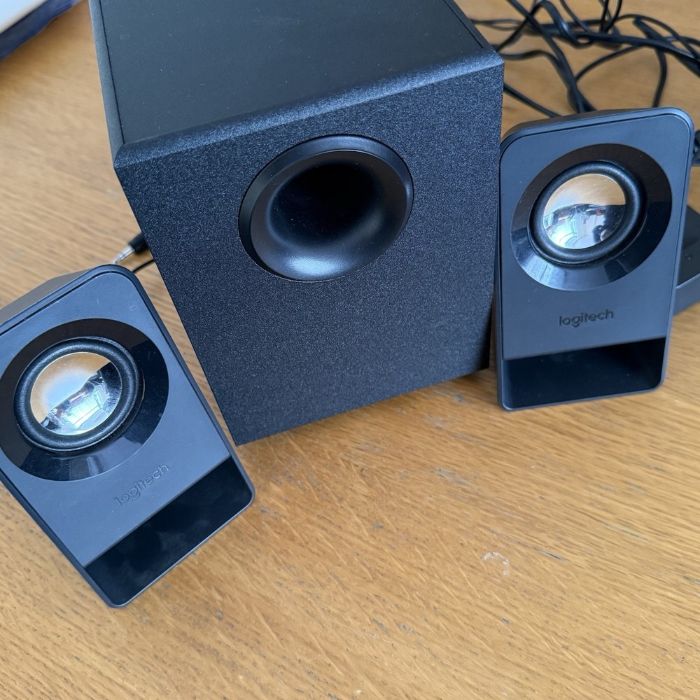 Logitech Z213 Compact 2.1 Speaker System with Subwoofer & Deep Bass